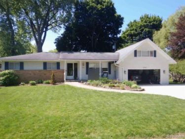5045 Westcombe Lane N , West Bloomfield Twp, MI 48324