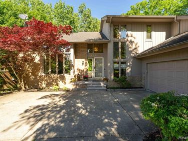39200 Heatherbrook Drive, Farmington Hills, MI 48331