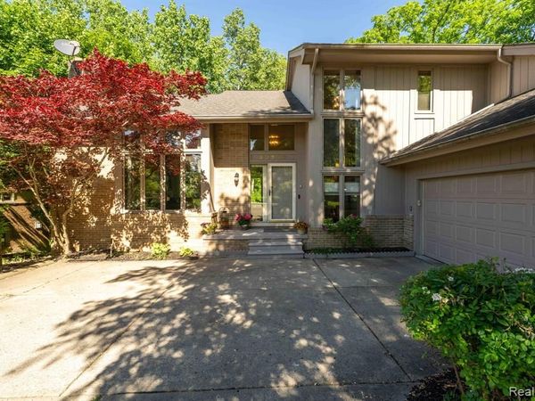 39200 Heatherbrook Drive, Farmington Hills, MI 48331