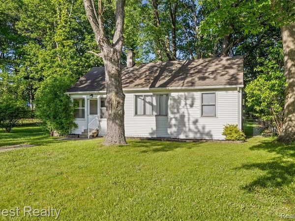 32660 Saint Vincent Avenue, Warren, MI 48092