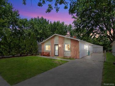 9255 Sylvia Street, Taylor, MI 48180