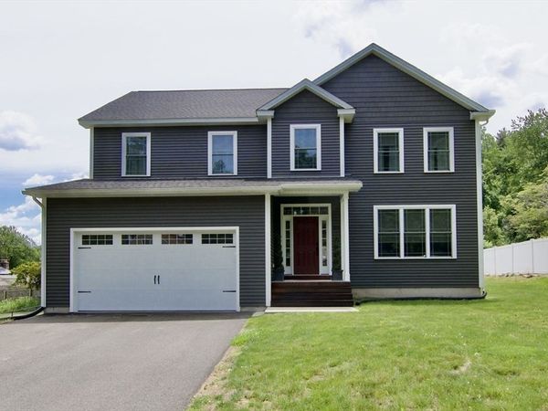 103 Oak Hollow Rd, Springfield, MA 01128