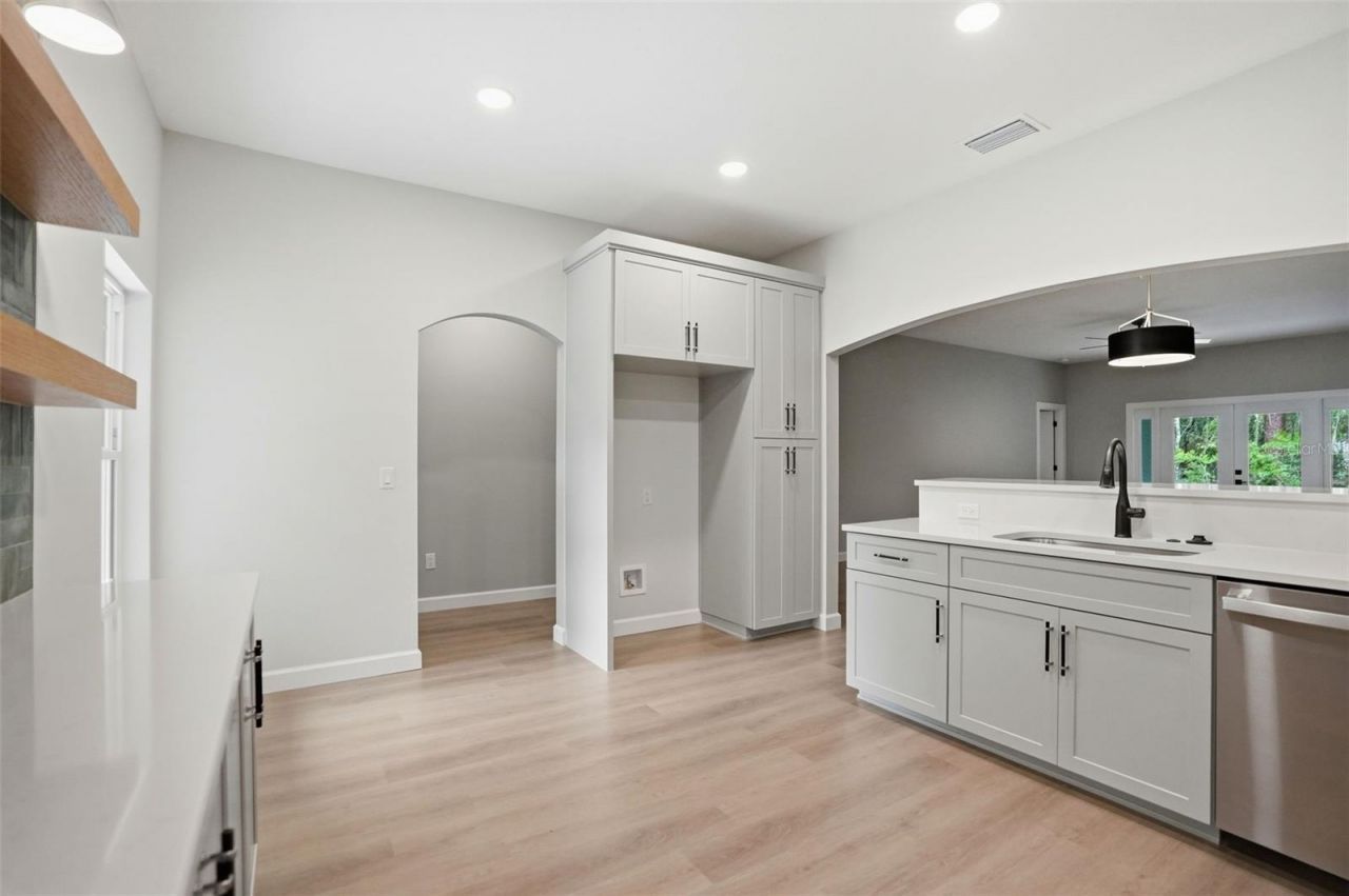 352 Garfield , Masaryktown, FL 34604 Photo