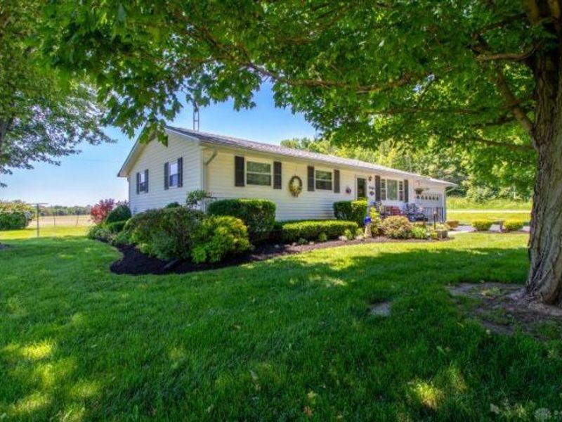 9366 Sandra Drive, New Paris, OH 45347 Photo 3