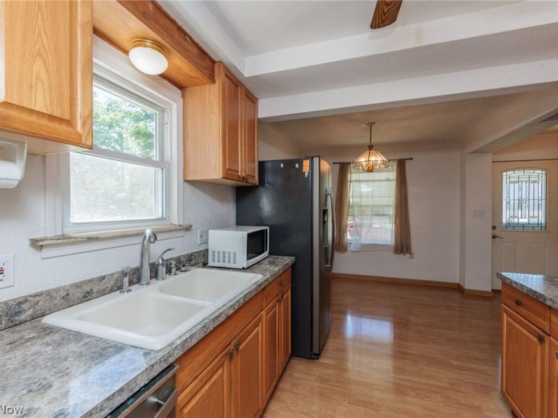1565 Temple Avenue , Mayfield Heights, OH 44124 Photo 10