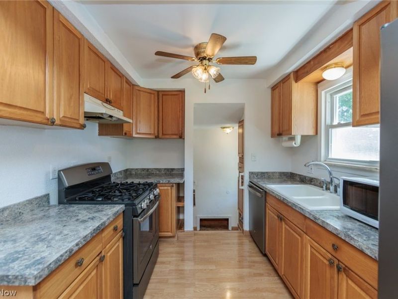 1565 Temple Avenue , Mayfield Heights, OH 44124 Photo 4