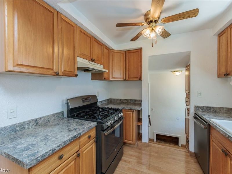 1565 Temple Avenue , Mayfield Heights, OH 44124 Photo 7