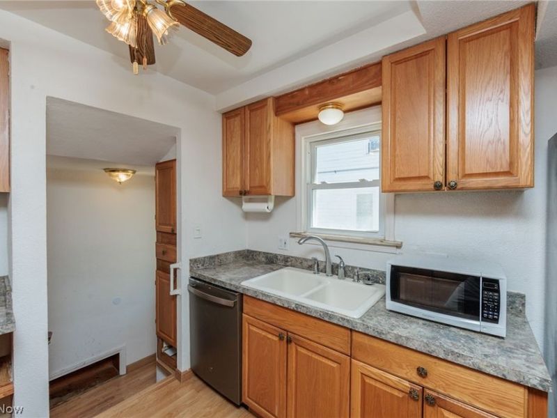 1565 Temple Avenue , Mayfield Heights, OH 44124 Photo 8