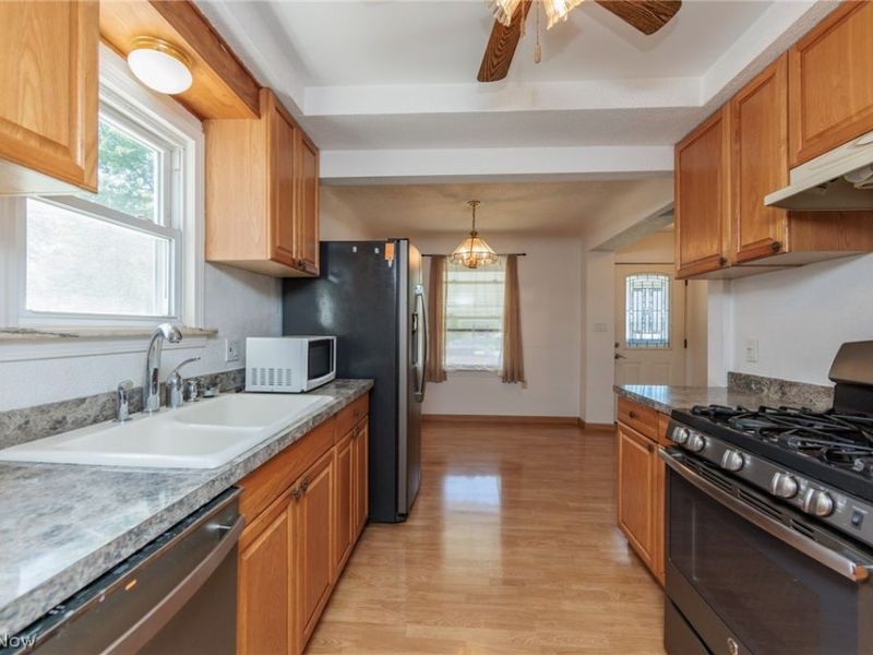 1565 Temple Avenue , Mayfield Heights, OH 44124 Photo 9