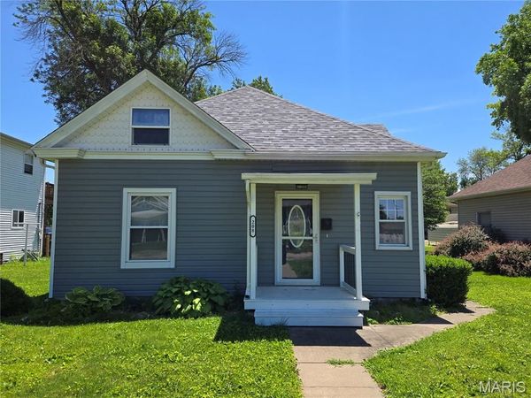 208 E Elm Street , Gillespie, IL 62033