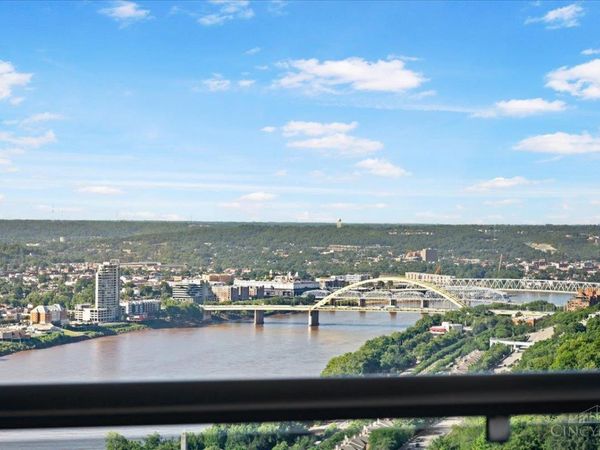 2200 Victory Parkway, Unit 2504, Cincinnati, OH 45206