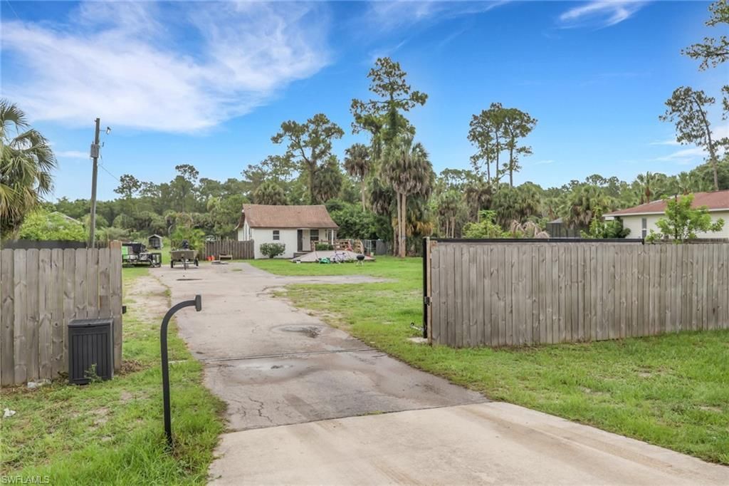 341 Golden Gate Blvd E, Naples, FL 34120 Photo