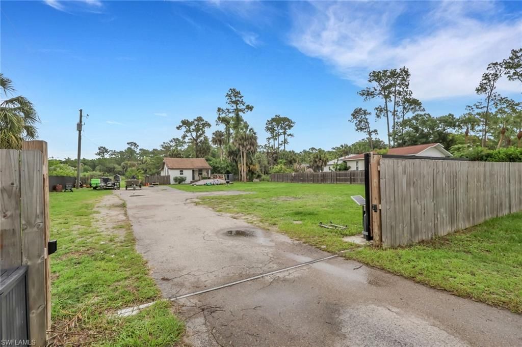 341 Golden Gate Blvd E, Naples, FL 34120 Photo