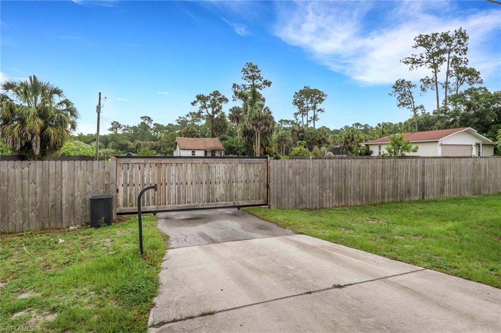 341 Golden Gate Blvd E, Naples, FL 34120 Photo