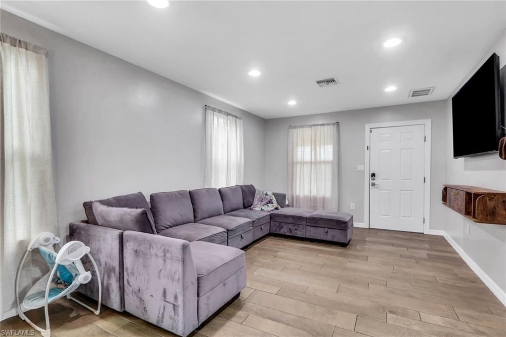 341 Golden Gate Blvd E, Naples, FL 34120 Photo