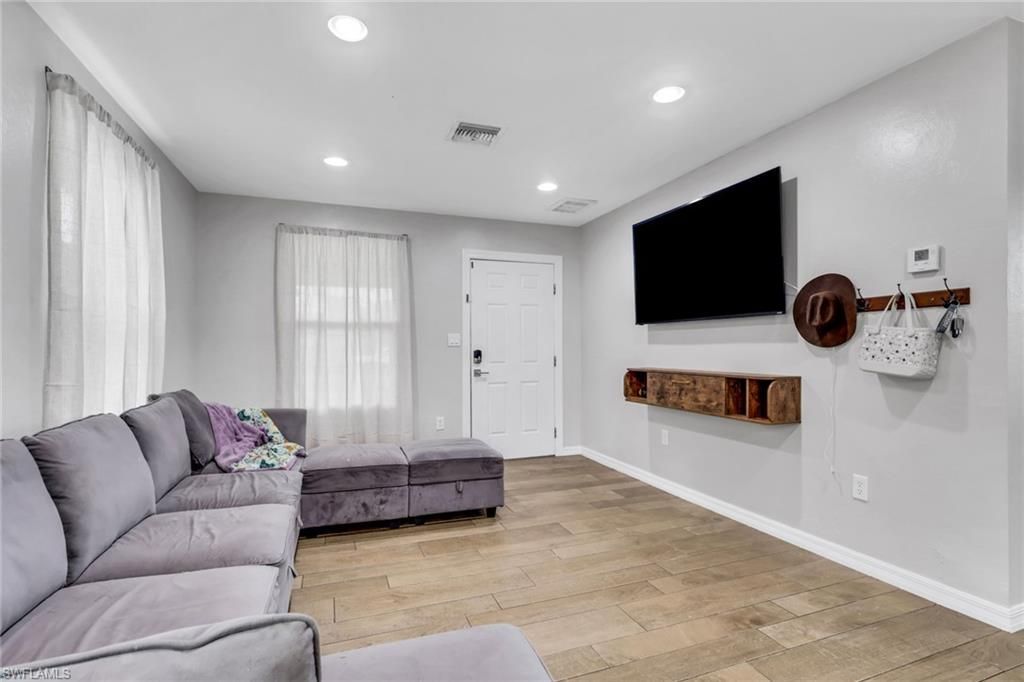 341 Golden Gate Blvd E, Naples, FL 34120 Photo