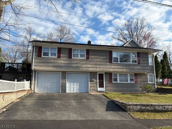 52 Oakwood Ave, Livingston, NJ 07039