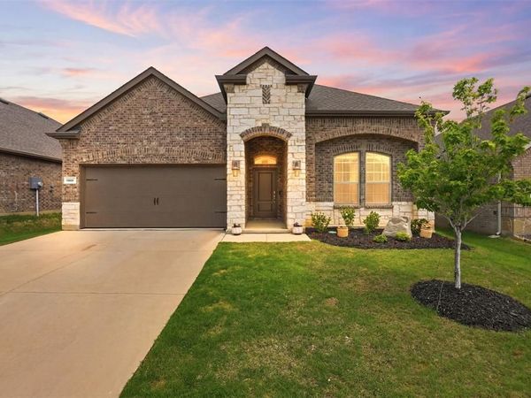 10605 Breezeway Drive, Aubrey, TX 76227