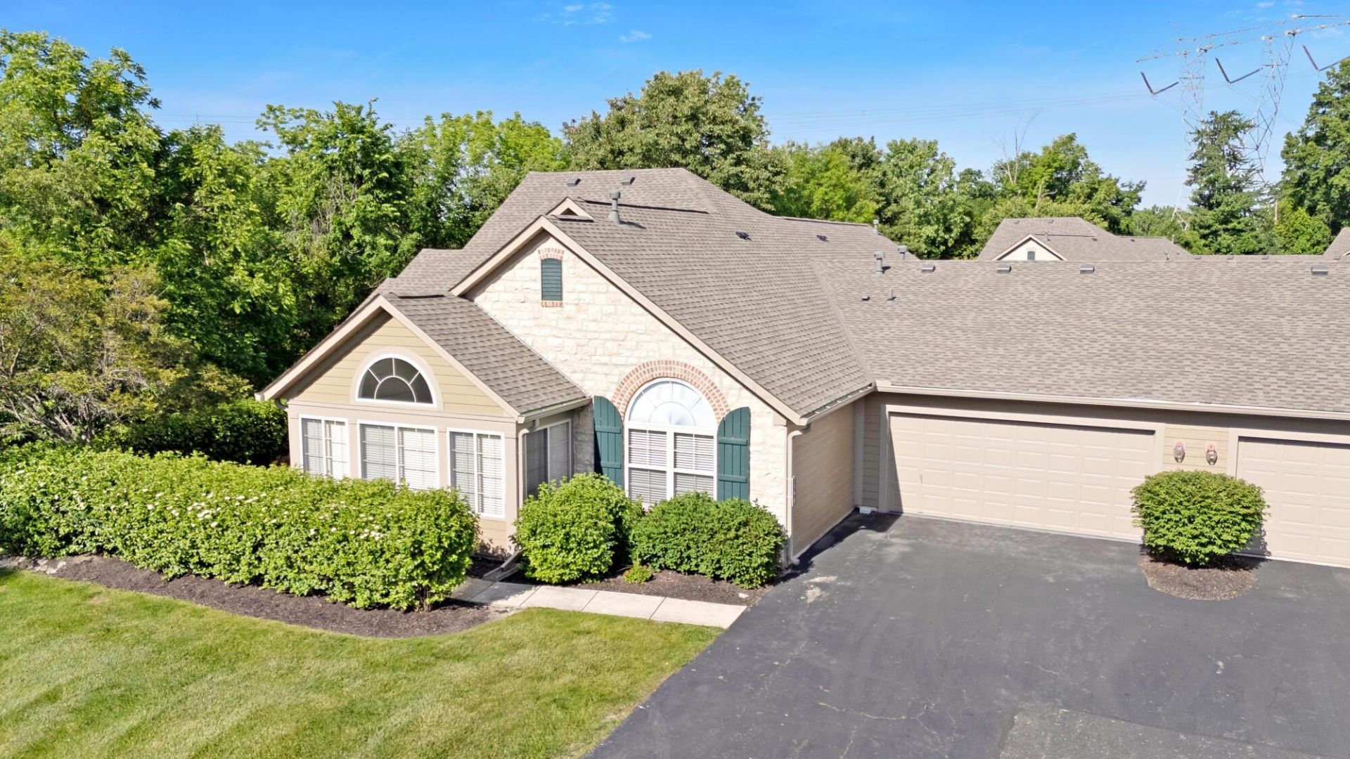 7390 Falls View Circle , Delaware, OH 43015 Main Photo