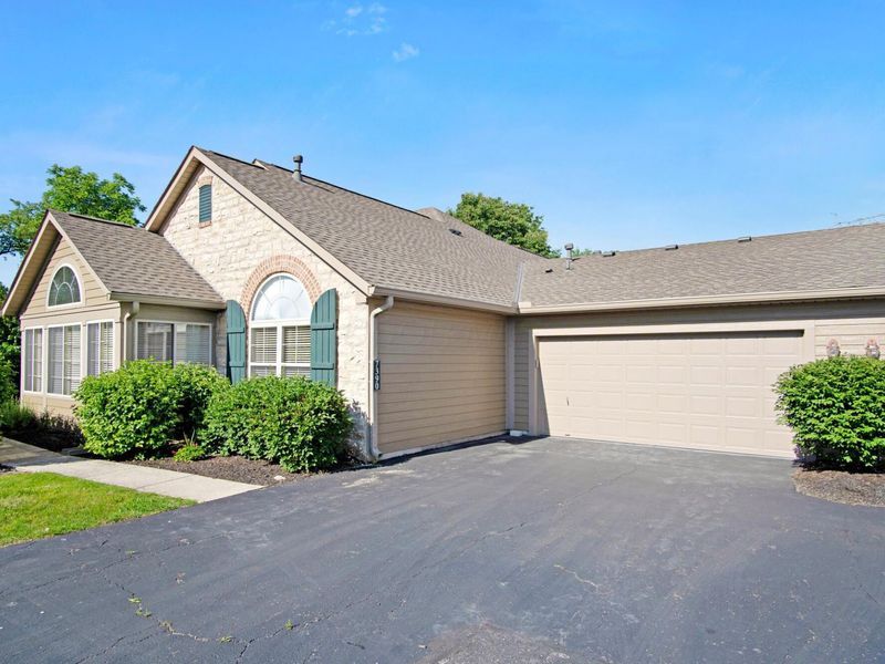 7390 Falls View Circle, Delaware, OH 43015 Photo 2