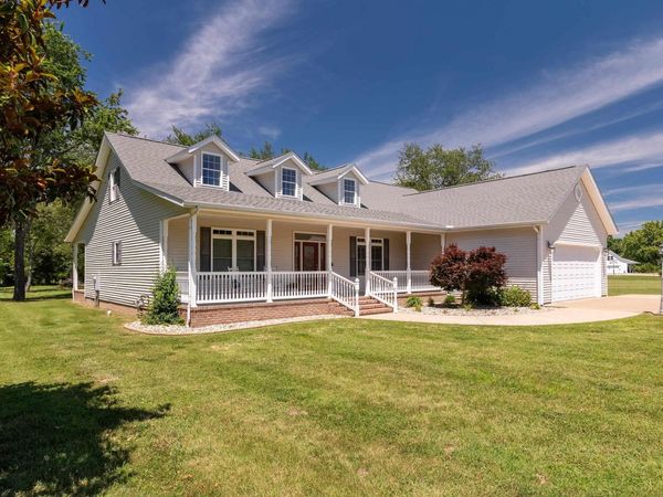 1609 SADDLEBROOK Lane, Herrin, IL 62948