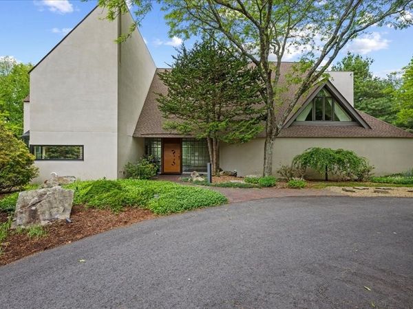 45 Hickory Dr, Worcester, MA 01609