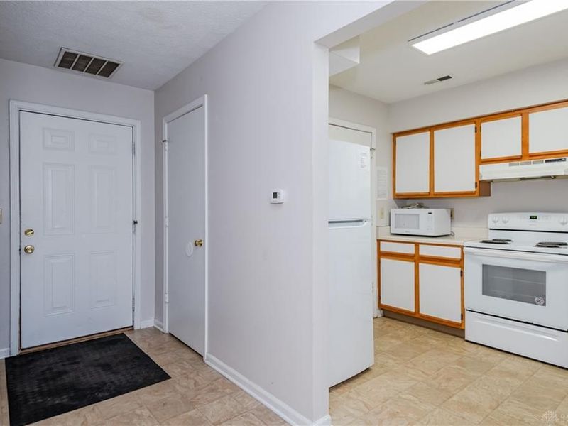 978 Irving Avenue, Unit 25, Dayton, OH 45419 Photo 7
