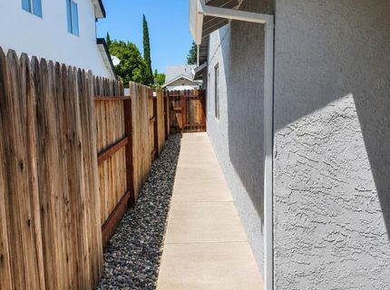 8523 Daimler Way, Sacramento, CA 95828 Photo