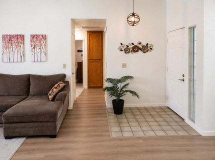8523 Daimler Way, Sacramento, CA 95828 Photo