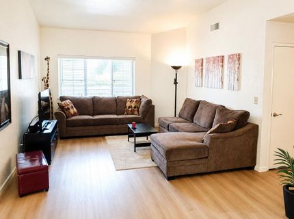 8523 Daimler Way, Sacramento, CA 95828 Photo
