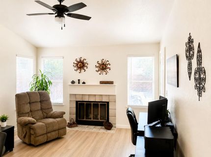 8523 Daimler Way, Sacramento, CA 95828 Photo