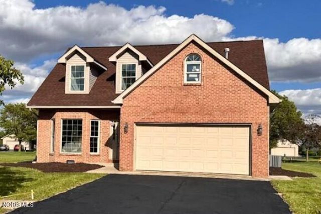 1302 Wedgewood Drive , Fostoria, OH 44830 Main Photo