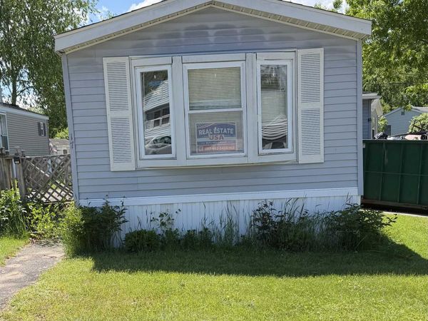 17 Wayland Circle, Exeter, NH 03833