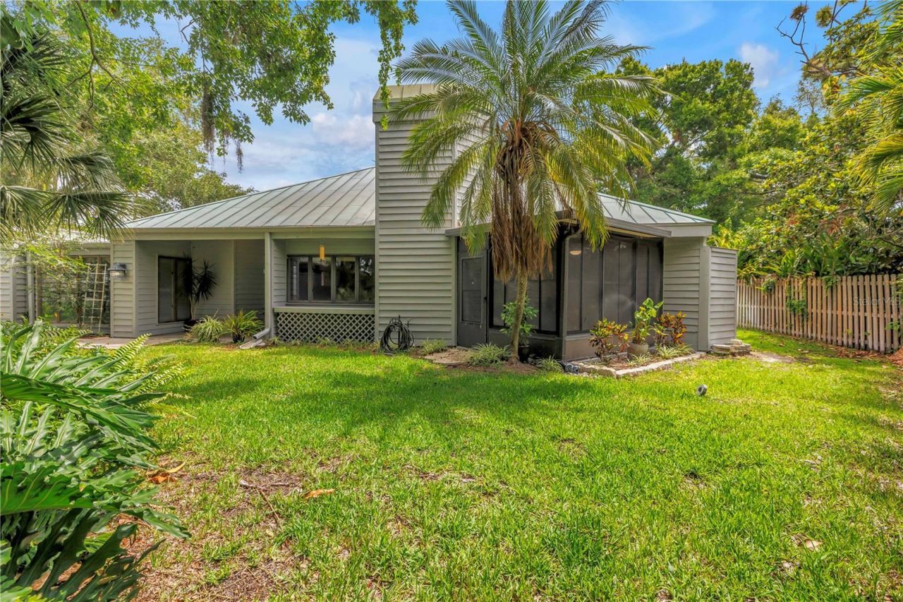 10495 Longwood Drive , Seminole, FL 33777 Photo