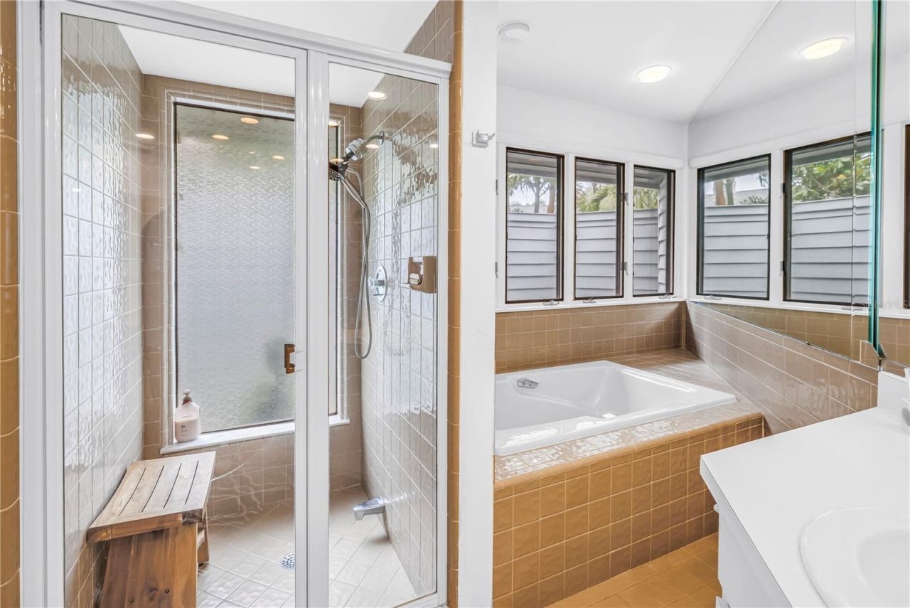 10495 Longwood Drive , Seminole, FL 33777 Photo
