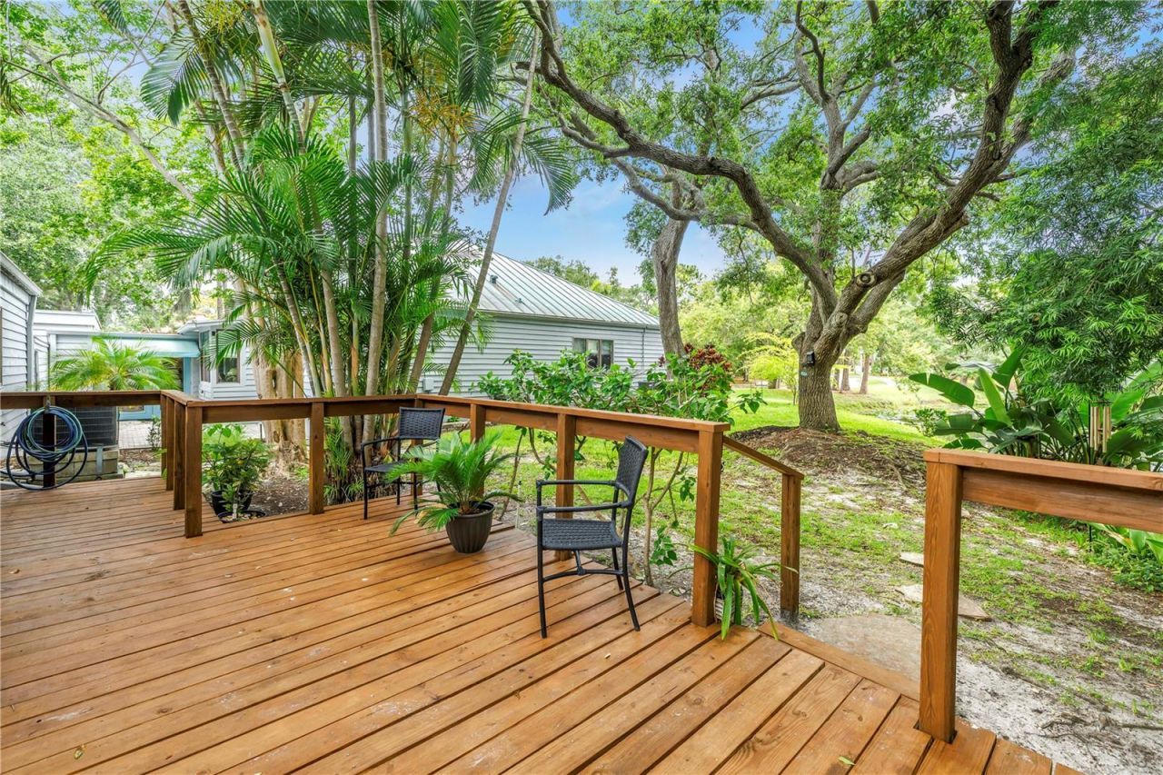10495 Longwood Drive , Seminole, FL 33777 Photo