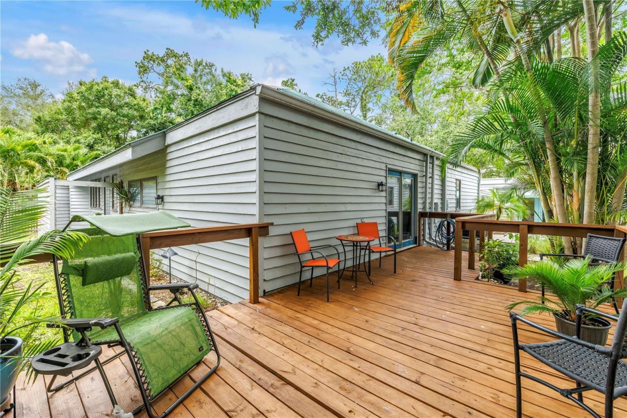 10495 Longwood Drive , Seminole, FL 33777 Photo