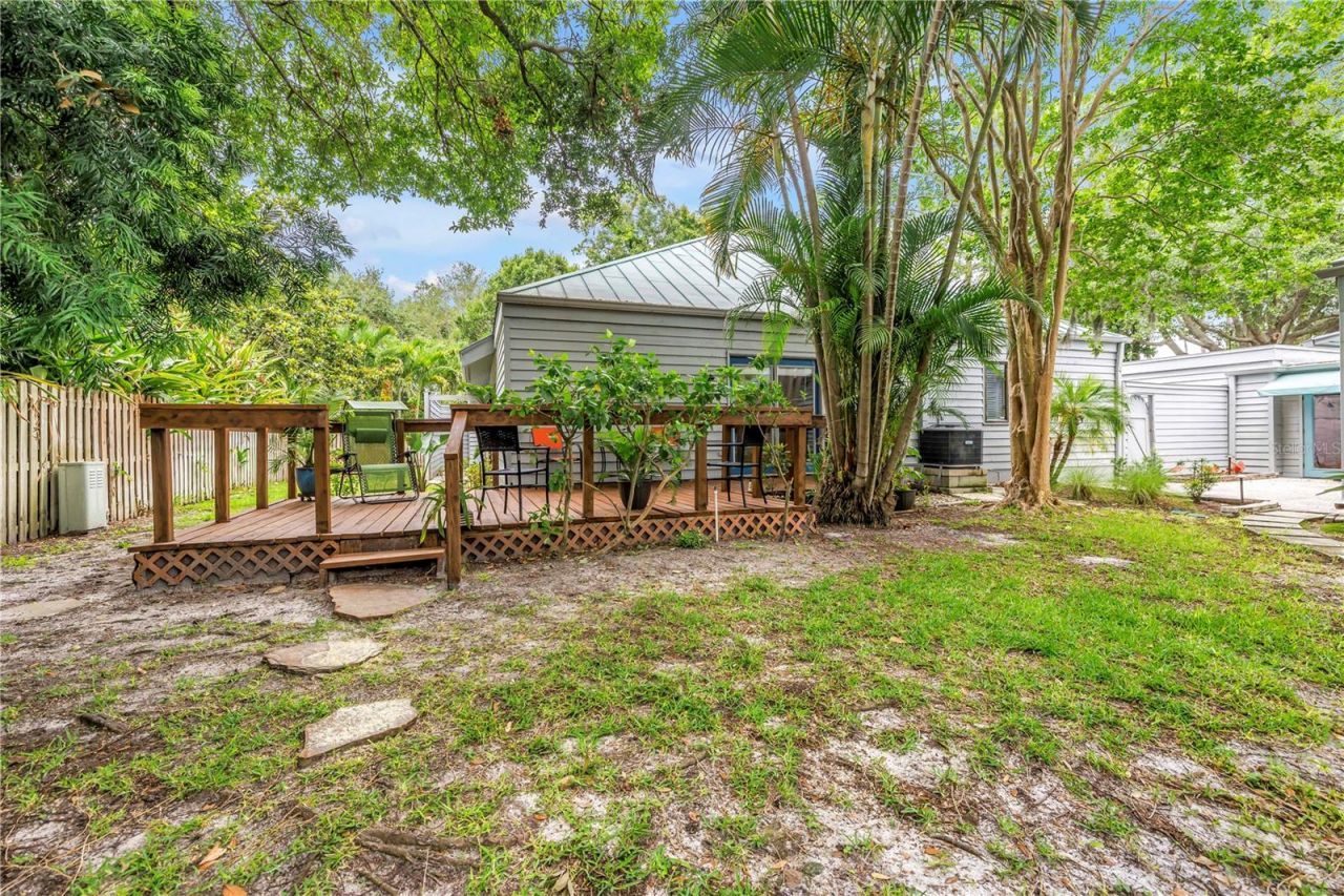10495 Longwood Drive , Seminole, FL 33777 Photo