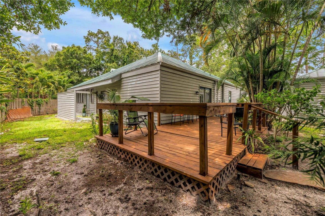 10495 Longwood Drive , Seminole, FL 33777 Photo
