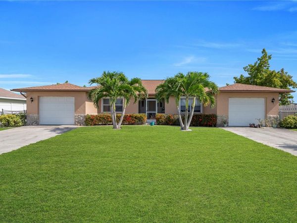 836 SW TRAFALGAR PKWY , CAPE CORAL, FL 33991
