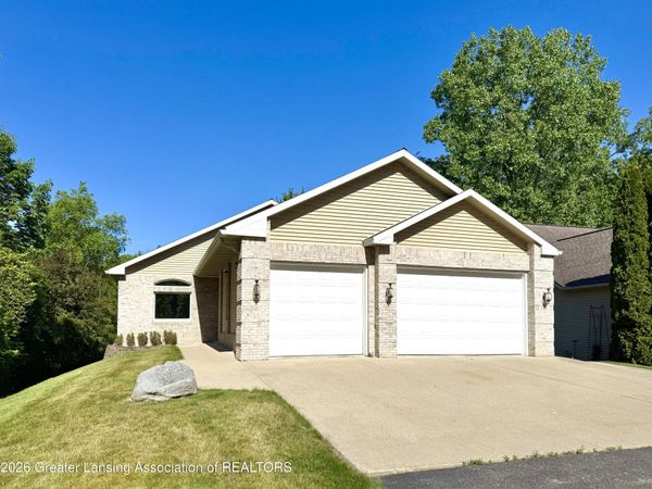 5531 Songbird Point, East Lansing, MI 48823
