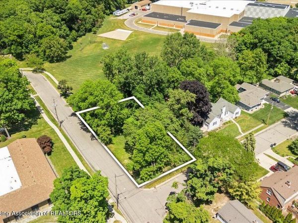 201 Ridge Road, East Lansing, MI 48823