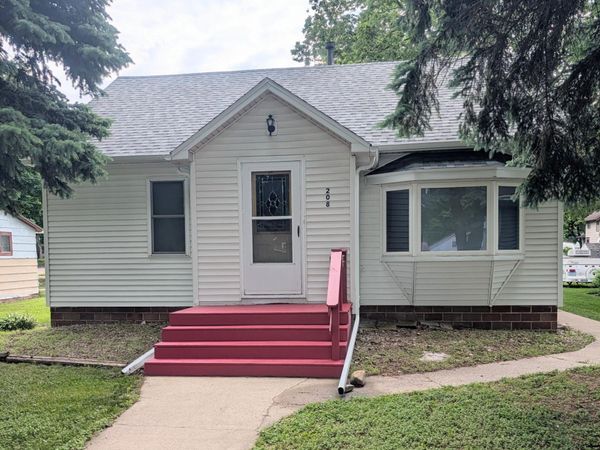 208 S 7th Street, Montevideo, MN 56265