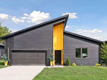 1013 Gardner Street, Wayzata, MN 55391