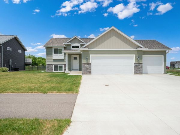 1805 12th Avenue NE, Austin, MN 55912