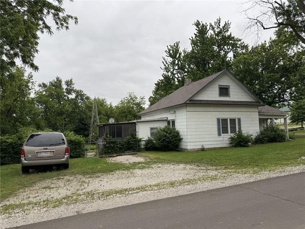 200 Whitney Avenue, Gower, MO 64454