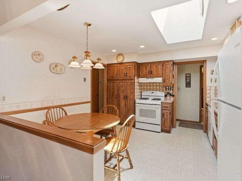 6503 Regency Drive, Parma, OH 44129 Photo 10