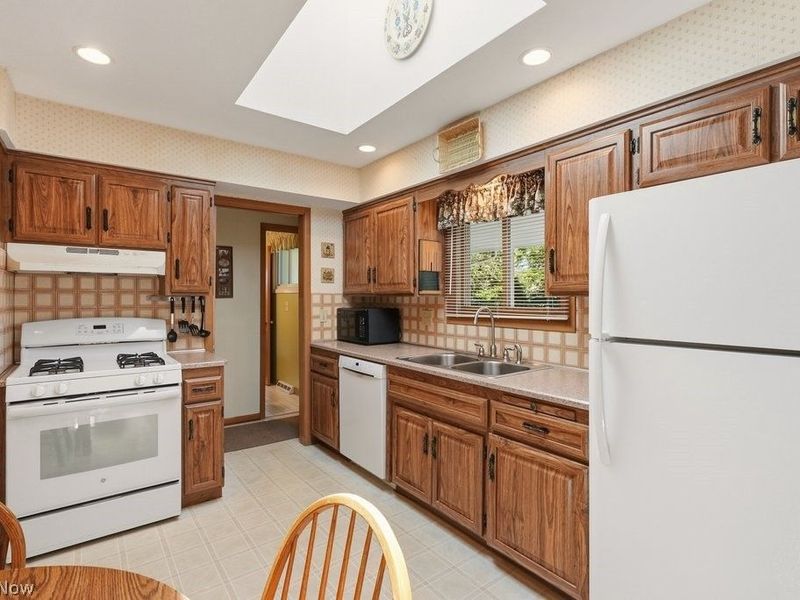 6503 Regency Drive, Parma, OH 44129 Photo 11
