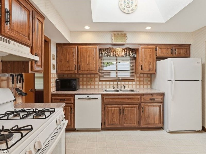 6503 Regency Drive, Parma, OH 44129 Photo 12