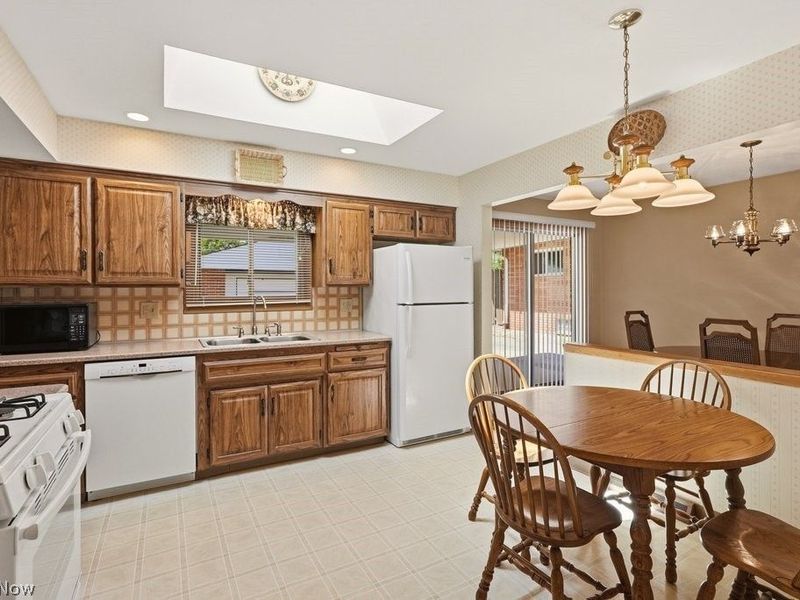 6503 Regency Drive, Parma, OH 44129 Photo 13